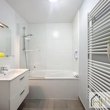 Le Peuplier - Proche De La *